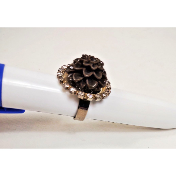 Vintage Large Rhinestone Floral Center Statement Ring Adjustable Size Silvertone - Picture 4 of 9